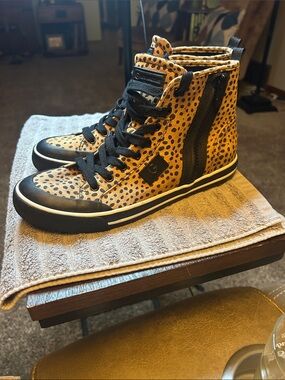 GBG Los Angeles Leopard-Print High-Top Sneakers in Black & Tan